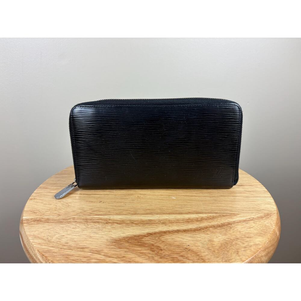 Authentic Louis Vuitton Black Epi Zippy Zip Around Wallet